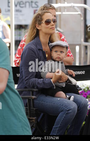 Elizabeth Berkley on the set of Extra! with her son Sky Lauren  Featuring: Elizabeth Berkley Where: Los Angeles, California, United States When: 07 Jun 2013 om Stock Photo