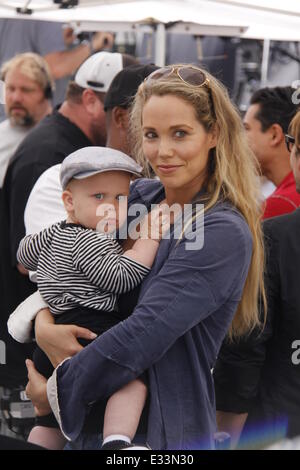 Elizabeth Berkley on the set of Extra! with her son Sky Lauren  Featuring: Elizabeth Berkley Where: Los Angeles, California, United States When: 07 Jun 2013 om Stock Photo