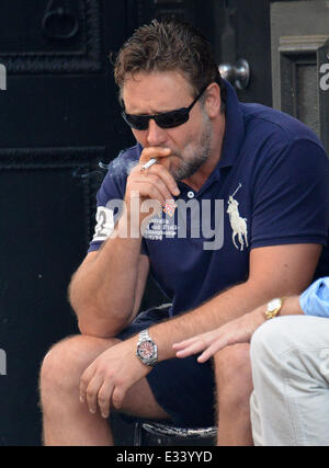 Russell Crowe smokes a cigarette while having a conversation with a friend in Tribeca  Featuring: Russell Crowe Where: New York Stock Photo