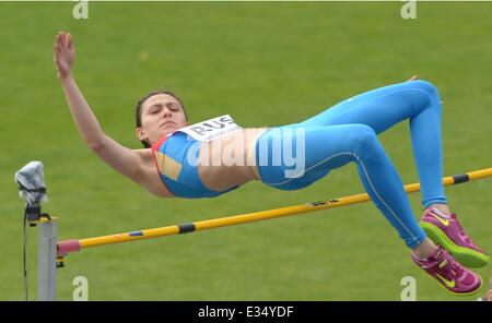 Braunschweig, Germany. 22nd June, 2014. Russia's Mariya Kuchina during the high jump at the European Athletics Team Championships in the Eintracht Stadion in Braunschweig, Germany, 22 June 2014. Photo: Peter Steffen/dpa/Alamy Live News Stock Photo