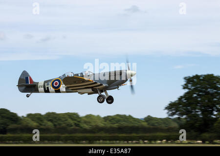 Headcorn, Kent. 22nd June, 2014. 2nd World War Veteran Neville Croucher flew Hurricanes during the war. He always wanted to fly a Spitfire. Today he finally flew in the backseat of a two-seater Spitfire. Stock Photo