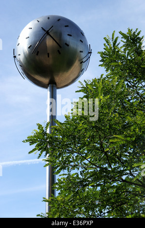 Basildon landmark round clock Stock Photo: 70834631 - Alamy