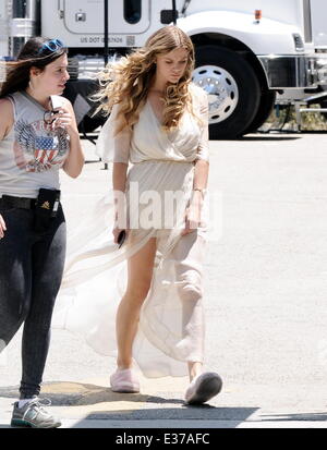 Actors Patrick Wilson and Brooklyn Decker filming on location of their new comedy/thriller movie 'Stretch'  in downtown Los Angeles  Featuring: Brooklyn Decker Where: Los Angeles, CA, United States When: 28 Jul 2013 Stock Photo