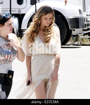 Actors Patrick Wilson and Brooklyn Decker filming on location of their new comedy/thriller movie 'Stretch'  in downtown Los Angeles  Featuring: Brooklyn Decker Where: Los Angeles, CA, United States When: 28 Jul 2013 Stock Photo