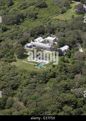 US President Barack Obama has rented this vacation home on Martha's Vineyard for a ten day vacation.  The home is owned by an Obama donor and corporate financier David Schulte.  Where: Chilmark, MA, United States When: 29 Jul 2013 Stock Photo