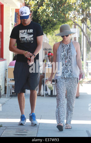 Actress Kaley Cuoco seen shopping with her rumoured boyfriend tennis ...