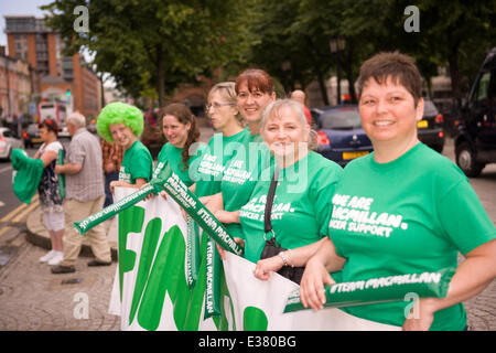 Belfast City Hall,UK. 22nd June 2014. Macmillan Cancer supporters at the finish line of the 6 Marathons in 6 Countries in 6 Days Stock Photo