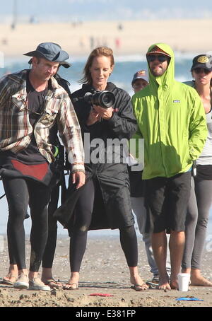 Helen Hunt filming and directing her new movie 'Ride' on Venice Beach. The film is about a mother who travels cross-country to California to be with her son after he decides to drop out of school and become a surfer.  Featuring: Helen Hunt Where: Los Ange Stock Photo