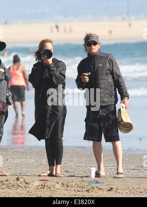 Helen Hunt filming and directing her new movie 'Ride' on Venice Beach. The film is about a mother who travels cross-country to California to be with her son after he decides to drop out of school and become a surfer.  Featuring: Helen Hunt Where: Los Ange Stock Photo