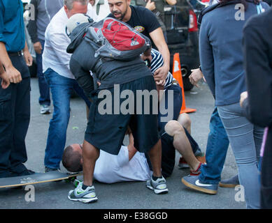 A altercation between a man and a group of people in Union Square turns nasty as two men trade punches. It is not clear what their grievance was about, but the scuffle was enough to prompt a passer-by to call the police to defuse the situation.  Where: Ne Stock Photo