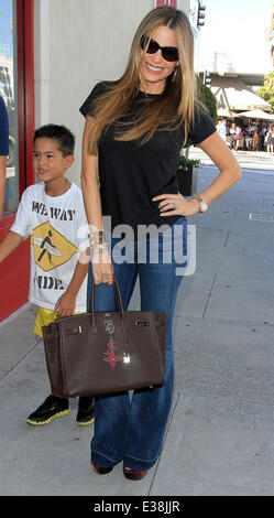 Sofia Vergara walking along Brighton Way in Beverly Hills  Featuring: Sofia Vergara Where: Los Angeles, CA, United States When: Stock Photo