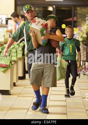 Jason Wiles and his son leaving Gelson's after shopping for groceries  Featuring: Jason Wiles,Wilke Jackson Wiles Where: Los Angeles, CA, United States When: 07 Sep 2013 Stock Photo