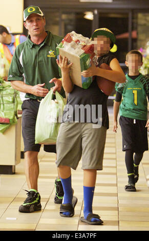 Jason Wiles and his son leaving Gelson's after shopping for groceries  Featuring: Jason Wiles,Wilke Jackson Wiles Where: Los Angeles, CA, United States When: 07 Sep 2013 Stock Photo