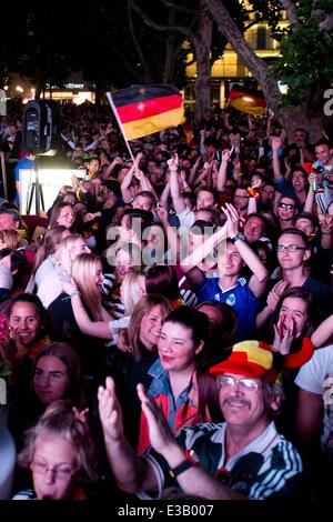 Stuttgart, Germany. 21st June, 2014. German soccer fans watch the Brazil FIFA World Cup 2014 group G preliminary round match between Germany and Ghana in Stuttgart, Germany, 21 June 2014. Photo: Sebastian Kahnert/dpa/Alamy Live News Stock Photo