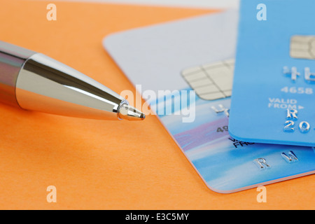 Pen and credit cards on a note pad. Shallow depth of field Stock Photo