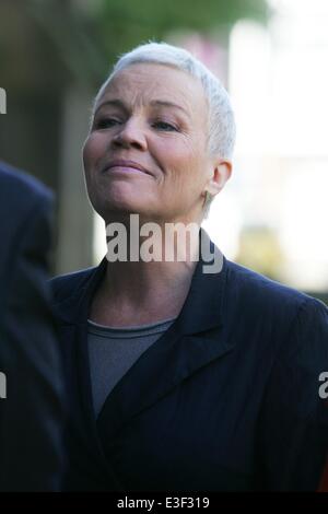 Memorial service in honour of Emmerdale actor Richard Thorpe held at Leeds Minster. Cast members, past and present, attented the ceremony to pay their respects  Featuring: Lesley Dunlop Where: Leeds, Yorkshire, United Kingdom When: 25 Oct 2013 Stock Photo