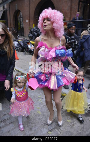 Bethenny Frankel dressed up for Halloween in a pink wig and dress on the school run to pick up her daughter Bryn  Featuring: Bethanny Frankel,Bryn Hoppy Where: New York City, NY, United States When: 30 Oct 2013 Stock Photo