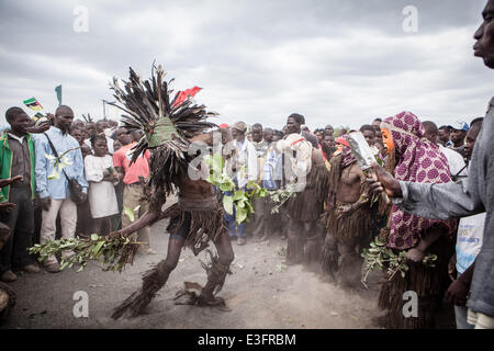 Maputo. 12th June, 2014. Photo taken on June 12, 2014 shows Nyau dancer perform in the northwestern province of Tete, Mozambique. Nyau masks are worn by only male members of the society and represent male knowledge, and are understood to be spirits of the dead during performance. Nyau is an ethnic society in western Mozambique, central and southern Malawi, eastern Zambia, and areas where Malawians migrated in Zimbabwe. © Mauro Vombe/Xinhua/Alamy Live News Stock Photo