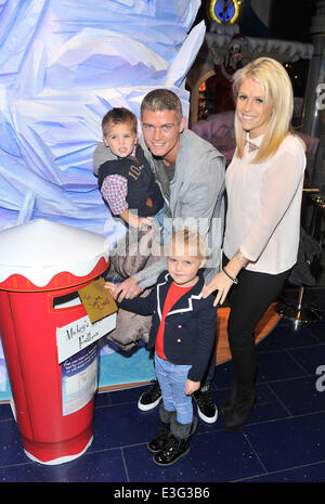 Disney Store launches its annual Share in the Magic charity campaign at their Oxford Street Store to support The Great Ormond Street Hospital Children’s Charity.  Featuring: Guest Where: London, United Kingdom When: 06 Nov 2013 Stock Photo