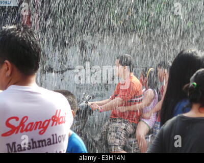 San Juan, Metro Manila, Philippines. June 24, 2014. Revelers observing the annual Feast of Saint John the Baptist held every 24th of June in San Juan, east of Manila,  douse each other with water as a gesture of sharing blessings. Photo: Sherbien Dacalanio / Alamy Live News Stock Photo