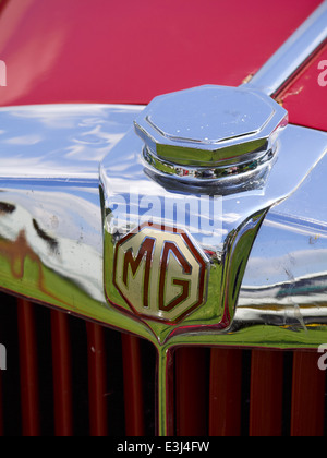 MG car badge on the radiator grill of a 1950s Magnette Stock Photo - Alamy