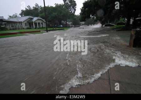 Ft. Worth, Tx, USA. 24th June, 2014. 6/24/2014. Western Avenue, a residential street became a roaring river in front of homes in a neighborhood as thunder storms and heavy rains hit north Texas causing flash flooding in Ft. Worth Tx. Credit:  Ralph Lauer/ZUMAPRESS.com/Alamy Live News Stock Photo