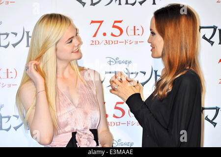 Actress Elle Fanning(L) and Angelina Jolie attend a press conference for 'Maleficent' at Grand Hyatt Tokyo in Japan, on June 24, 2014./picture alliance Stock Photo