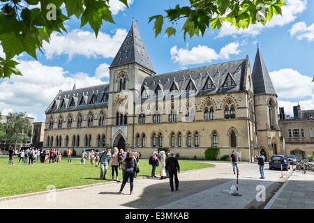 Tourists outside the front of the natural history museum in Oxford UK, Also the location of the Pitts Rivers Museum Stock Photo