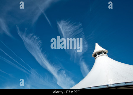 Feather like cirrus cloud formations in an azure summer sky above the tented market in Havelock St, Swindon, Wiltshire, UK Stock Photo