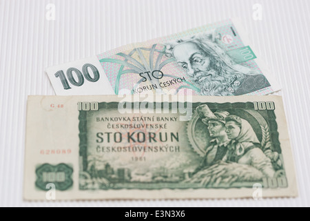 Old banknote 100 Kčs from 1961 in comparison with the actual valid 100 Kč Stock Photo