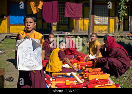 TIBETAN BUDDHIST MONKS study a mandala in a remote valley - NEPAL HIMALAYA Stock Photo