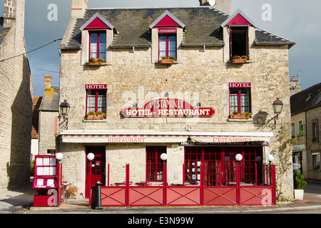 L'Estamient Hotel and Restaurant, Sainte Marie du Mont, Manche, Normandy, France Stock Photo