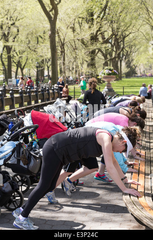 FIT4MOM Exercise Class in Central Park, NYC, USA Stock Photo