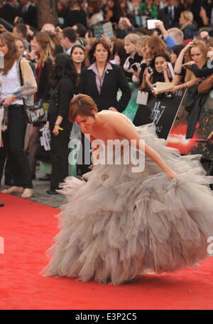 London, UK, UK. 7th July, 2011. Emma Watson attends the world premiere of 'Harry Potter And The Deathly Hallows Part 2' at Trafalgar Square. © Ferdaus Shamim/ZUMA Wire/ZUMAPRESS.com/Alamy Live News Stock Photo