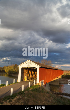 The Medora Covered Bridge built in 1875 spans the East Fork of the White River near Medora, Indiana, USA Stock Photo