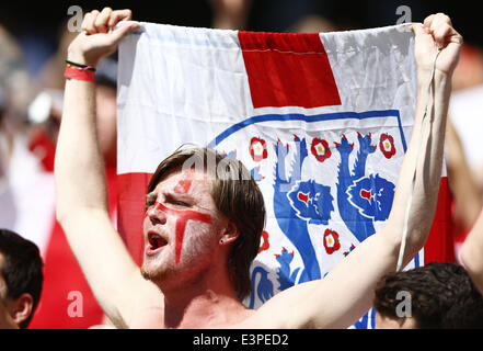 Belo Horizonte, Brazil. 24th June, 2014. An England's fan cheers before a Group D match between Costa Rica and England of 2014 FIFA World Cup at the Estadio Mineirao Stadium in Belo Horizonte, Brazil, on June 24, 2014. © Liu Bin/Xinhua/Alamy Live News Stock Photo