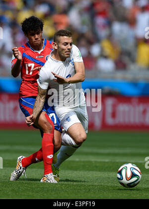 Belo Horizonte, Brazil. 24th June, 2014. Costa Rica's Yeltsin Tejeda (L) vies with England's Jack Wilshere during a Group D match between Costa Rica and England of 2014 FIFA World Cup at the Estadio Mineirao Stadium in Belo Horizonte, Brazil, on June 24, 2014. England drew 0-0 with Costa Rica on Tuesday. © Qi Heng/Xinhua/Alamy Live News Stock Photo