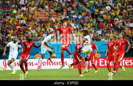 (140625) -- MANAUS, June 25, 2014 (Xinhua) -- Switzerland's Fabian Schaer (4th L) heads the ball during a Group E match between Honduras and Switzerland of 2014 FIFA World Cup at the Arena Amazonia Stadium in Manaus, Brazil, on June 25, 2014. Switzerland won 3-0 over Honduras on Wednesday. (Xinhua/Li Ming)(pcy) Stock Photo