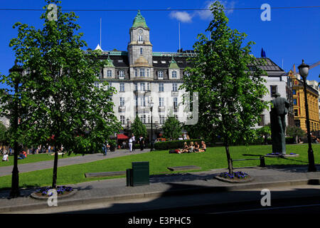 The Grand Hotel and the Grand Café in Oslo have a long tradition. It was founded in 1874 and is a traditional luxury hotel in the main street, Karl Johans gate No. 31. Photo: Klaus Nowottnick Date: May 29, 2014 The Oslo City Hall i Stock Photo