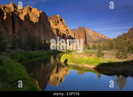 Smith Rock State Park, Terrebonne, Oregon USA The Crooked River Stock Photo