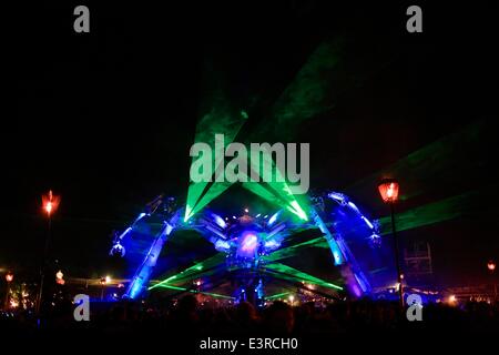 Glastonbury Festival. Glastonbury, Somerset, UK. 28th June, 2014. As crowds flock to Arcadia in the early hours of the morning the giant fire breathing mechanical spider comes to life. Arcadia is one of Glastonbury Festival's most popular all night venues attracting massive crowds from midnight to early morning. Credit:  Tom Corban/Alamy Live News Stock Photo