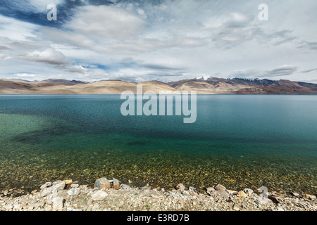 Himalayan mountain lake in Himalayas Tso Moriri (official name: Tsomoriri Wetland Conservation Reserve), Korzok,  Changthang Stock Photo