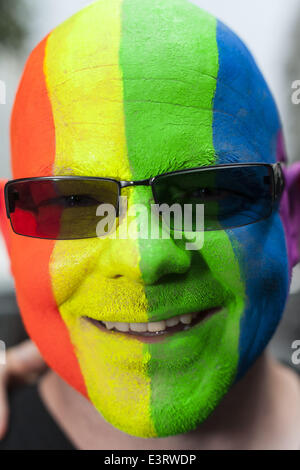 London, UK. 28th June, 2014. Participants in this year's London Gay Pride await eagerly for the event to begin. Pictured: A participant wearing rainbow face paint gets ready to participate in the Pride in London parade to begin. © Lee Thomas/ZUMA Wire/ZUMAPRESS.com/Alamy Live News Stock Photo