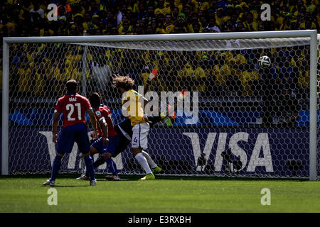 Belo Horizonte, Brazil. 28th June, 2014. David Luiz (4) scores 1-0 for Brazil against Chile, at the match #49, for the Round of 16, of the 2014 World Cup, this saturday, June 28th, in Belo Horizonte Credit:  Gustavo Basso/NurPhoto/ZUMAPRESS.com/Alamy Live News Stock Photo