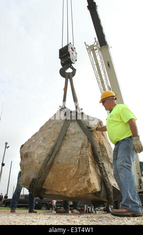 Le Claire, IOWA, USA. 28th June, 2014. Crews with Superior Seawalls and Docks work to put the The Scott County Freedom Rock in place on the river front in LeClaire, Iowa on Saturday, June 28, 2014. The original Freedom Rock is a large (approx. 60 ton) boulder located in rural Iowa that is repainted every year with a different Thank You for our nations Veterans to honor their service to our country. The artist, Ray ''Bubba'' Sorensen II, was inspired by the movie Saving Private Ryan, as well as, wanting to give Veterans a unique recognition on Memorial Day. With 99 counties in Iowa presently Stock Photo