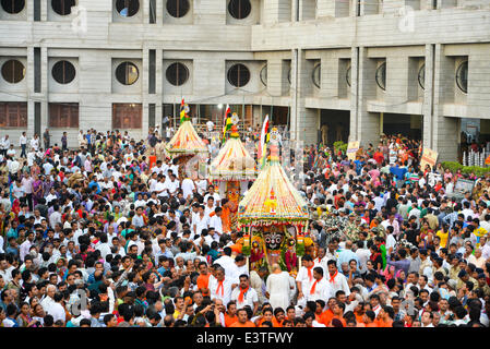 Ahmedabad, Gujarat, India. 29th June, 2014. Lord Jagannath's 137th Rath Yatra begins in Ahmedabad, Rath Yatra or chariot  festival is celebrated by Hindus on the second day of Sukla Paksha in the month of Ashadh. Credit:  Nisarg Lakhmani/Alamy Live News Stock Photo