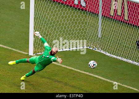 Recife, Brazil. 26th June, 2014. USA Tim Howard beaten by Muleers goal during the FIFA World Cup group G preliminary round match between the USA and Germany at Arena Pernambuco in Recife, Brazil, 26 June 2014. Credit:  Action Plus Sports/Alamy Live News Stock Photo