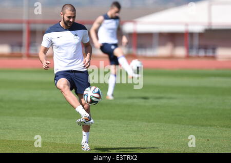Brasilia, Brazil. 29th June, 2014. France's Karim Benzema kicks a ball during a training session at the Centro de Capacitacao Fisica dos Bombeiros in Brasilia, Brazil, 29 June 2014. France will face Nigeria in the FIFA World Cup 2014 round of 16 match in Brasilia on 30 June 2014. Photo: Marius Becker/dpa/Alamy Live News
