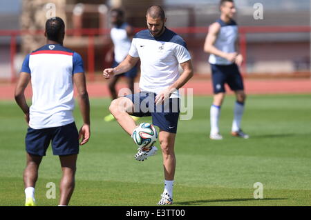 Brasilia, Brazil. 29th June, 2014. France's Karim Benzema kicks a ball during a training session at the Centro de Capacitacao Fisica dos Bombeiros in Brasilia, Brazil, 29 June 2014. France will face Nigeria in the FIFA World Cup 2014 round of 16 match in Brasilia on 30 June 2014. Photo: Marius Becker/dpa/Alamy Live News