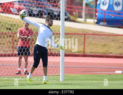 Brasilia, Brazil. 29th June, 2014. France's national soccer goal keeper Hugo Lloris during a training session at the Centro de Capacitacao Fisica dos Bombeiros in Brasilia, Brazil, 29 June 2014. France will face Nigeria in the FIFA World Cup 2014 round of 16 match in Brasilia on 30 June 2014. Photo: Marius Becker/dpa/Alamy Live News